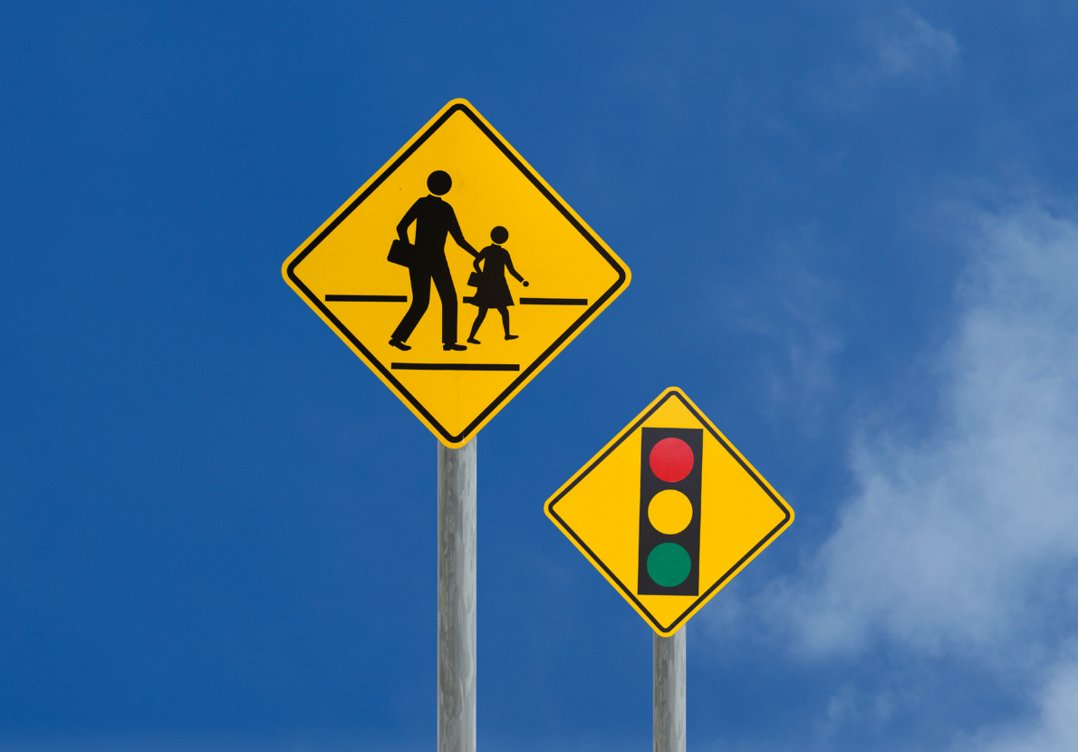 Como funciona a sinalização de trânsito nas áreas escolares?